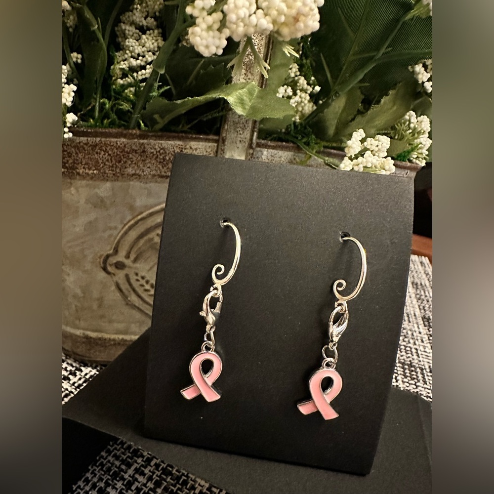 FREE 🩷with purchase 🎀 Ta-Ta Earrings